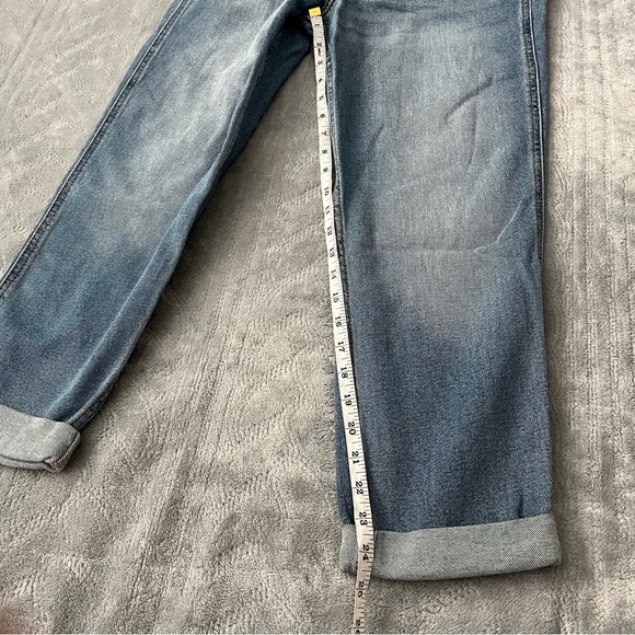 Hollister Ultra High-Rise Mom Jeans - Picture 5 of 12